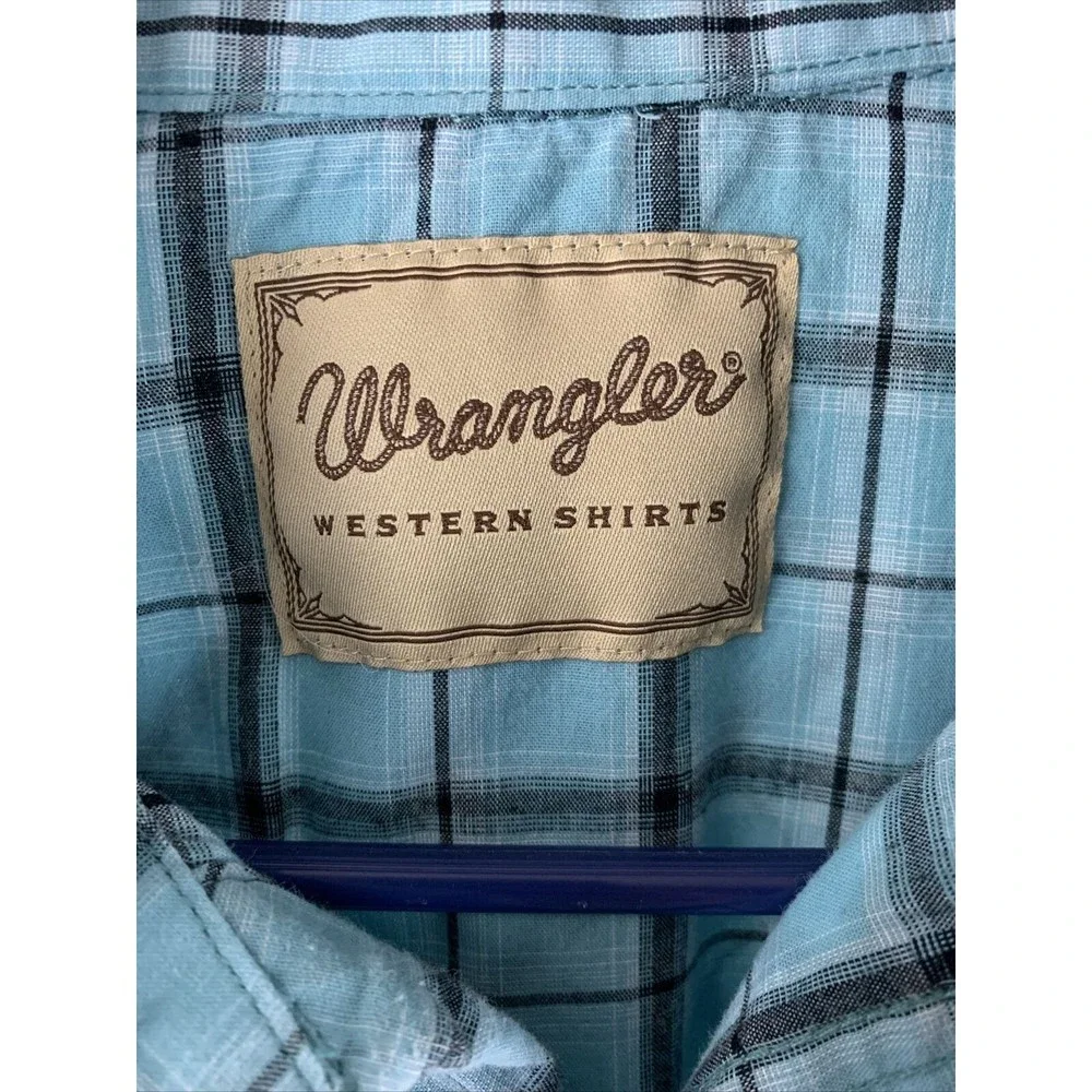 Vintage Wrangler Men’s Medium Blue Plaid Western Shirt Pearl Snaps Short Sleeve - Picture 2 of 7